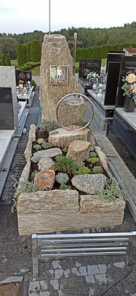 kompleksowa usługa kamieniarska - montaż nagrobka na cmentarzu