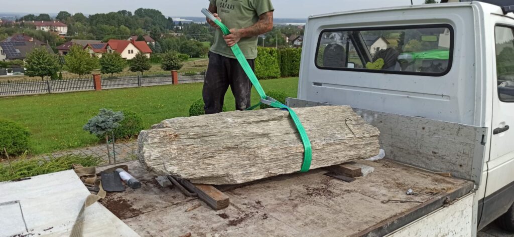 kompleksowa usługa kamieniarska - transport nagrobka